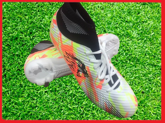 Football shoes for Professional
